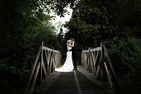 Creative vs Traditional Wedding Photography Which Style Is Right for You (2).jpg